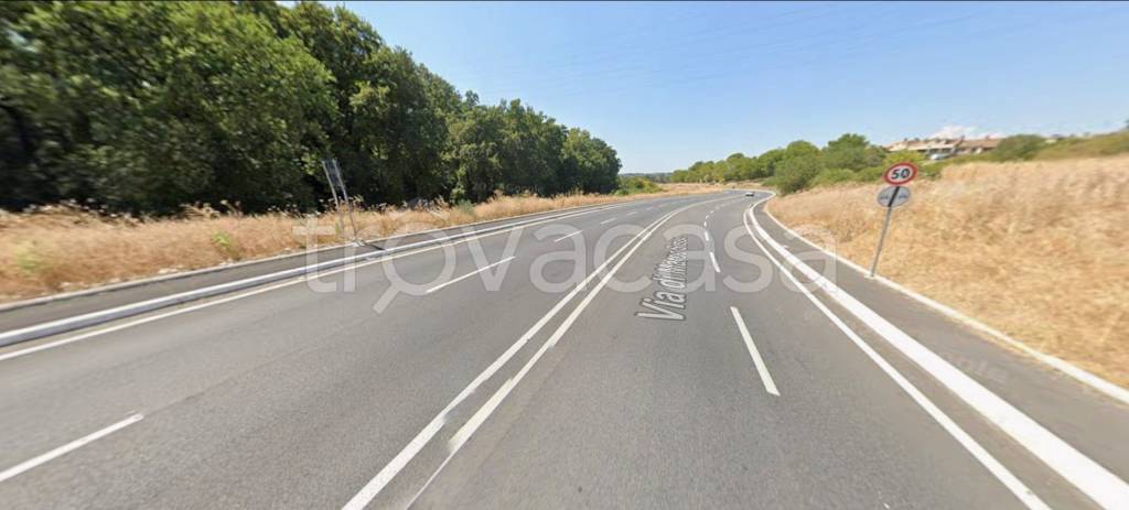 locale commerciale in vendita a Guidonia Montecelio in zona Marco Simone