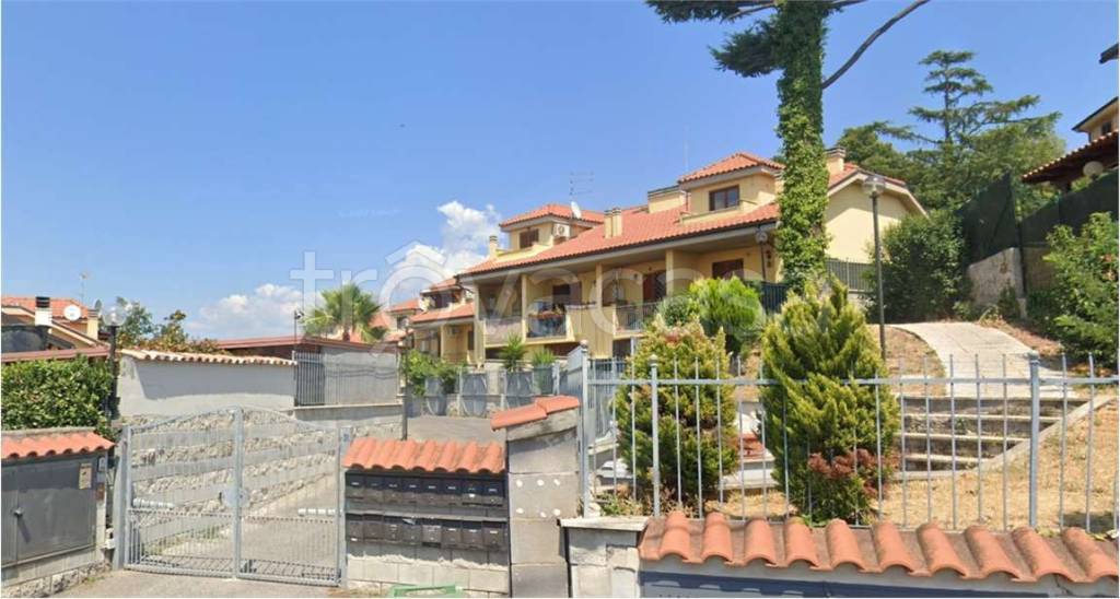 casa indipendente in vendita a Guidonia Montecelio in zona Marco Simone