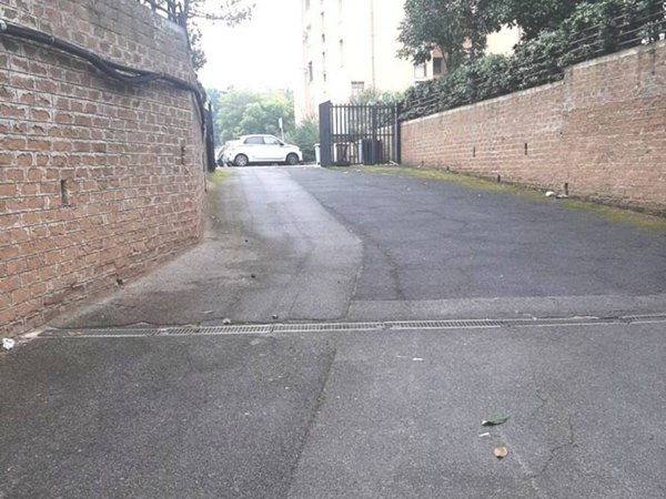 locale commerciale in vendita a Guidonia Montecelio in zona Colle Fiorito