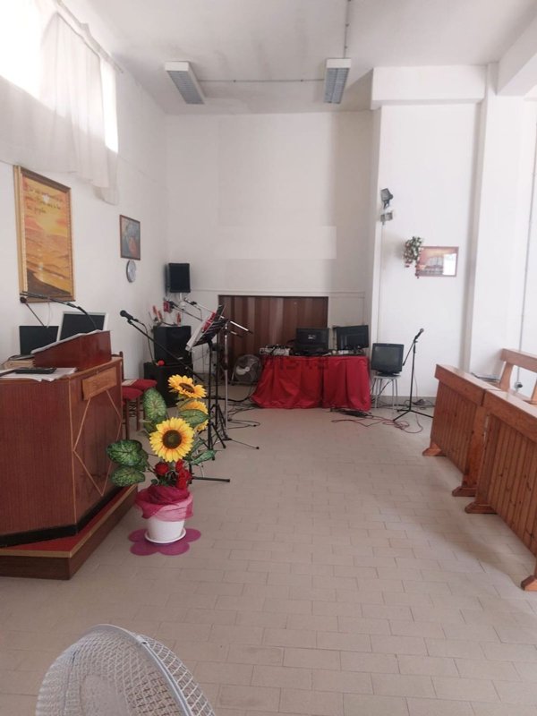 locale commerciale in vendita a Guidonia Montecelio in zona Setteville