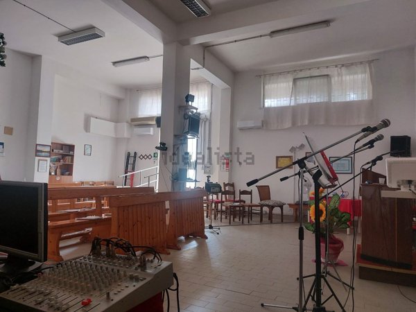 locale commerciale in vendita a Guidonia Montecelio in zona Setteville