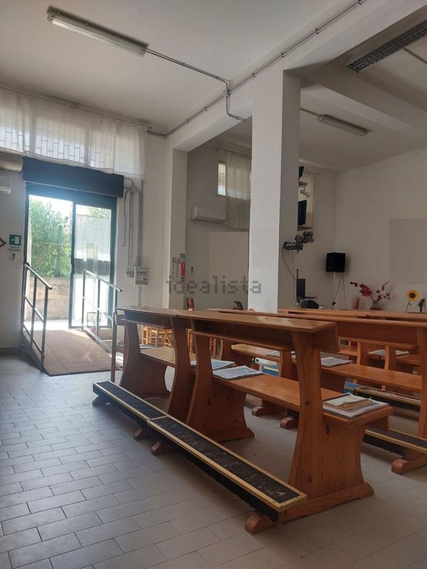 locale commerciale in vendita a Guidonia Montecelio in zona Setteville