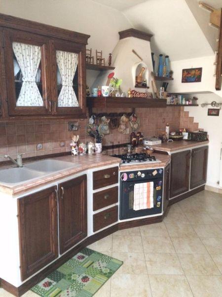 casa indipendente in vendita a Guidonia Montecelio in zona Marco Simone