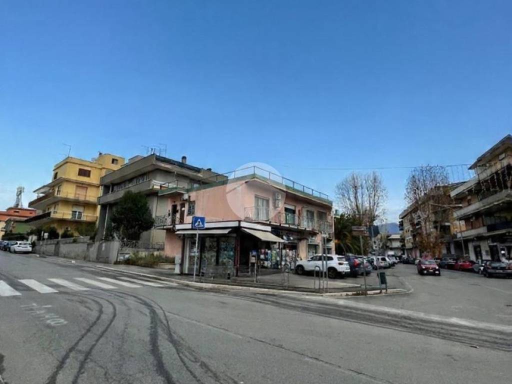 negozio in vendita a Guidonia Montecelio in zona Guidonia