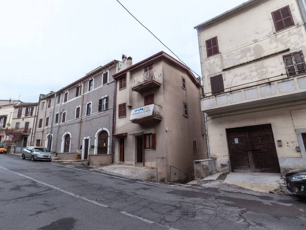 casa indipendente in vendita a Guidonia Montecelio in zona Montecelio