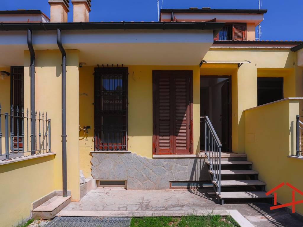 casa indipendente in vendita a Guidonia Montecelio in zona Setteville