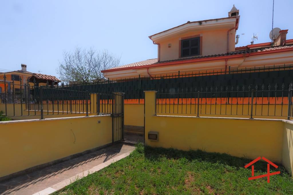 casa indipendente in vendita a Guidonia Montecelio in zona Marco Simone
