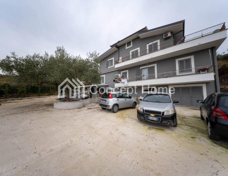 casa indipendente in vendita a Guidonia Montecelio in zona Guidonia