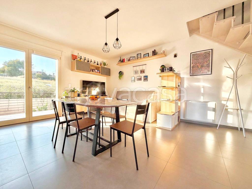 appartamento in vendita a Guidonia Montecelio in zona Marco Simone