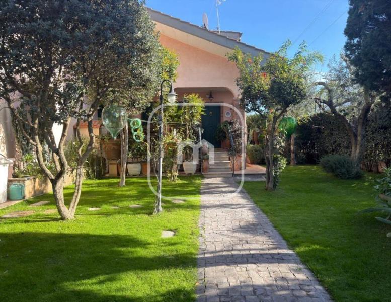 casa indipendente in vendita a Guidonia Montecelio in zona Marco Simone