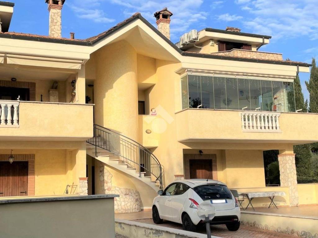 appartamento in vendita a Guidonia Montecelio in zona Colleverde