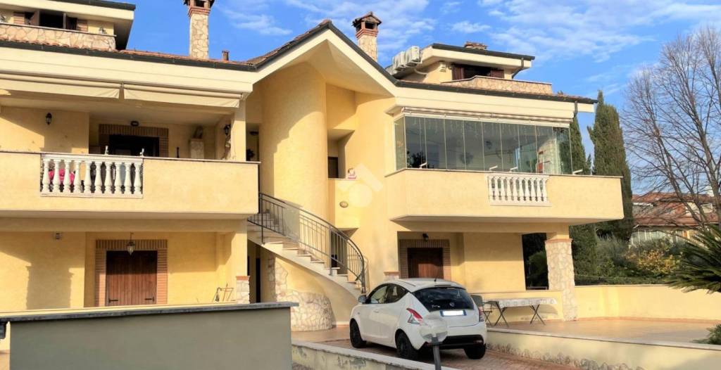 appartamento in vendita a Guidonia Montecelio in zona Colleverde