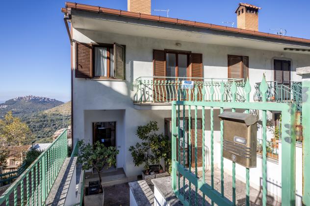 casa indipendente in vendita a Guidonia Montecelio in zona Montecelio