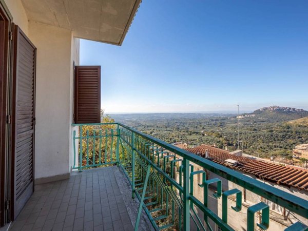 casa indipendente in vendita a Guidonia Montecelio in zona Montecelio