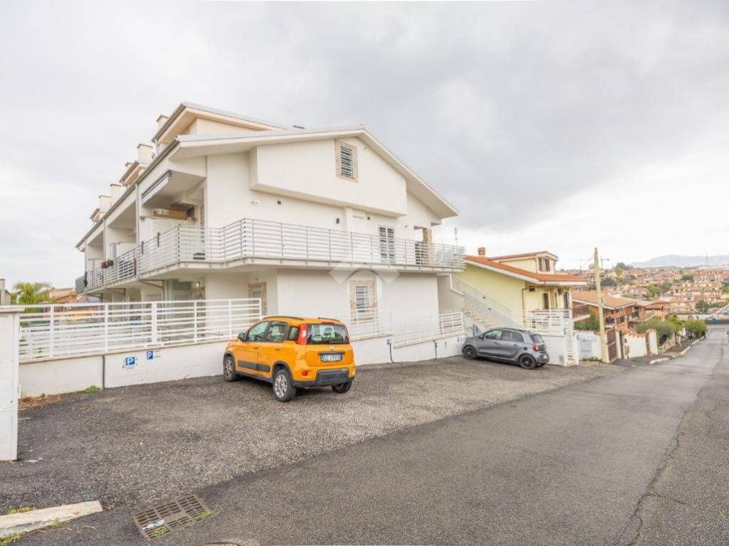 casa indipendente in vendita a Guidonia Montecelio in zona Setteville