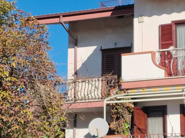 casa indipendente in vendita a Guidonia Montecelio in zona Guidonia