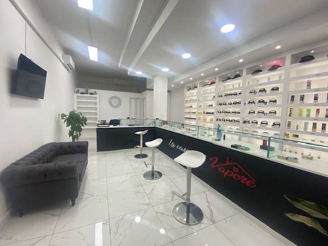 negozio in vendita a Guidonia Montecelio in zona Villanova