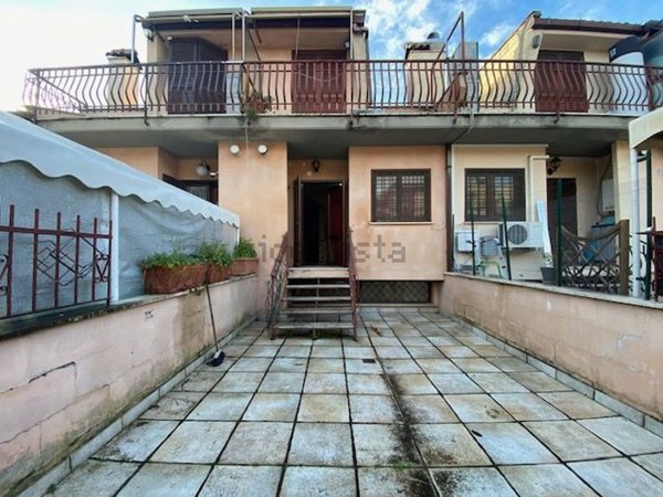 casa indipendente in vendita a Guidonia Montecelio in zona Setteville