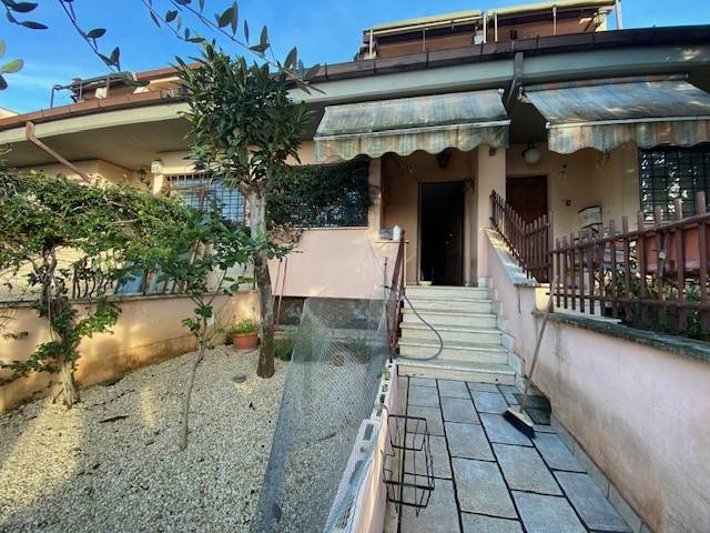 casa indipendente in vendita a Guidonia Montecelio in zona Setteville