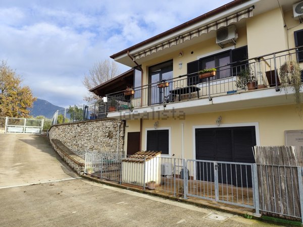 casa indipendente in vendita a Guidonia Montecelio in zona Montecelio