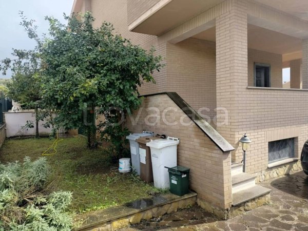 casa indipendente in vendita a Guidonia Montecelio in zona La Botte