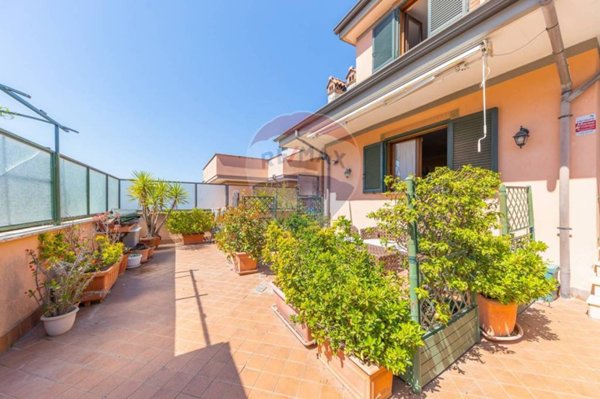 casa indipendente in vendita a Guidonia Montecelio in zona Marco Simone