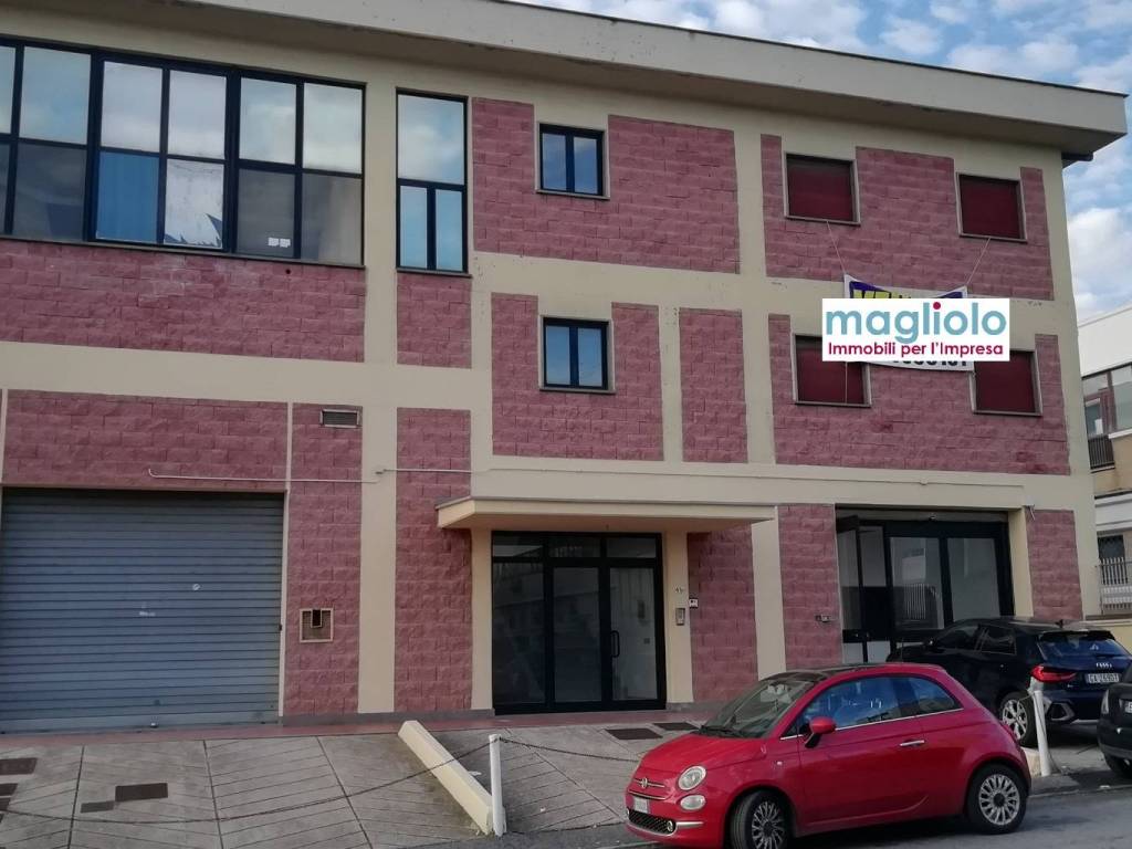 locale commerciale in vendita a Guidonia Montecelio