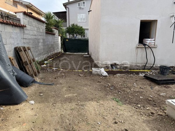 casa indipendente in vendita a Guidonia Montecelio in zona Villalba