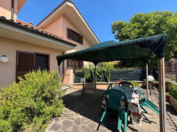 casa indipendente in vendita a Guidonia Montecelio in zona Marco Simone