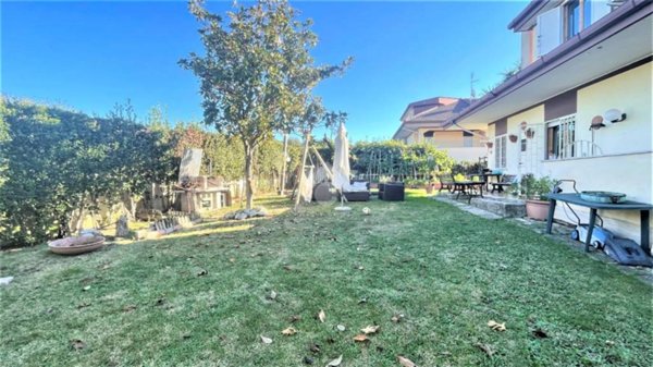 casa indipendente in vendita a Guidonia Montecelio in zona Colleverde