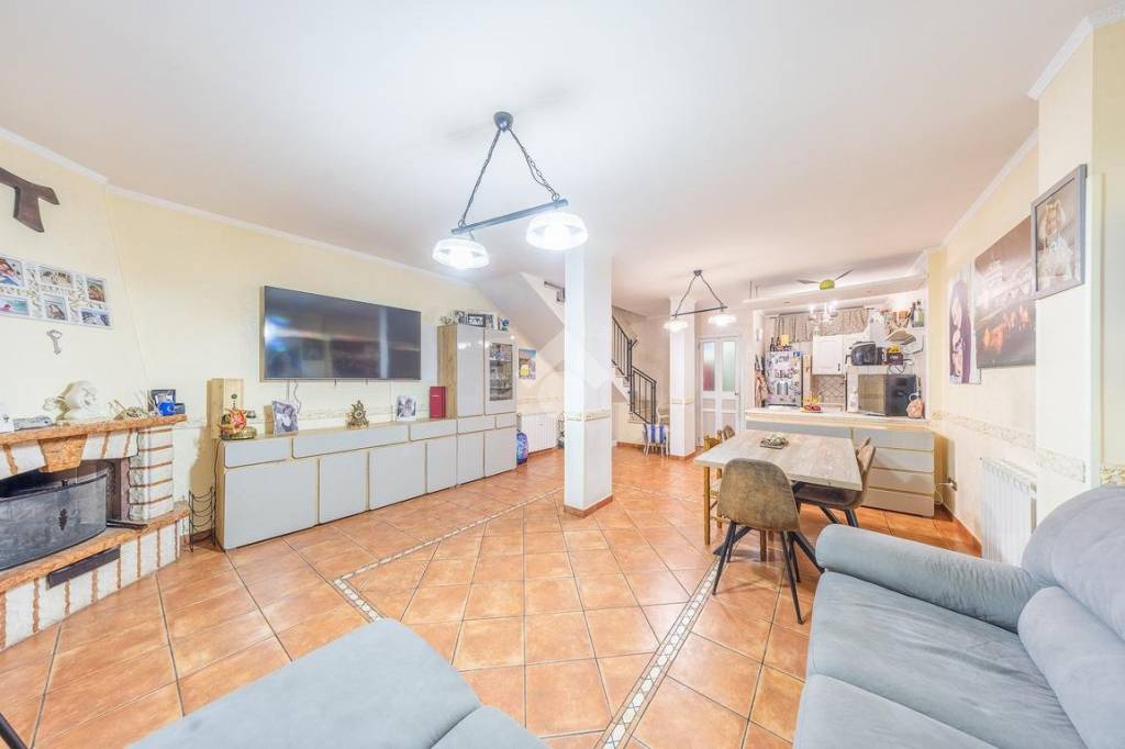 casa indipendente in vendita a Guidonia Montecelio