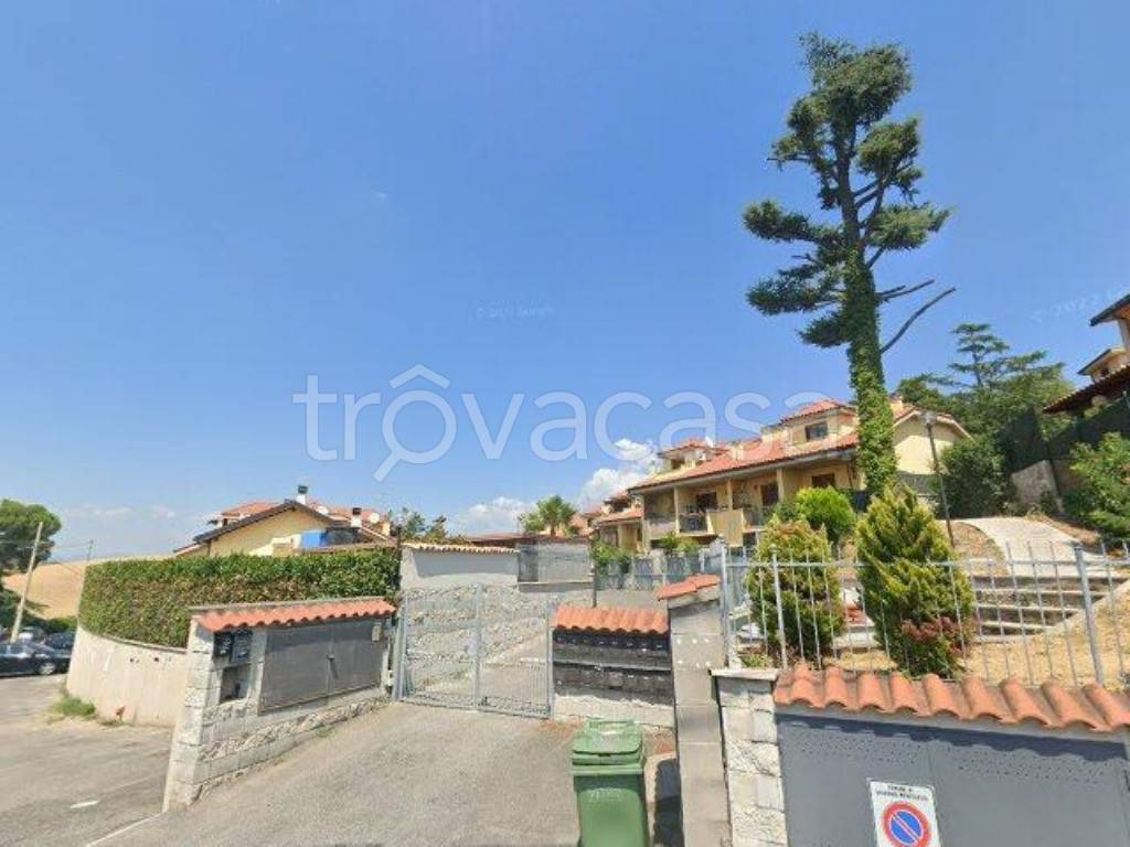 casa indipendente in vendita a Guidonia Montecelio in zona Marco Simone