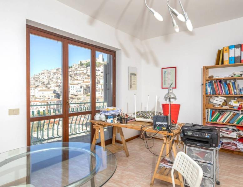 casa indipendente in vendita a Guidonia Montecelio in zona Montecelio