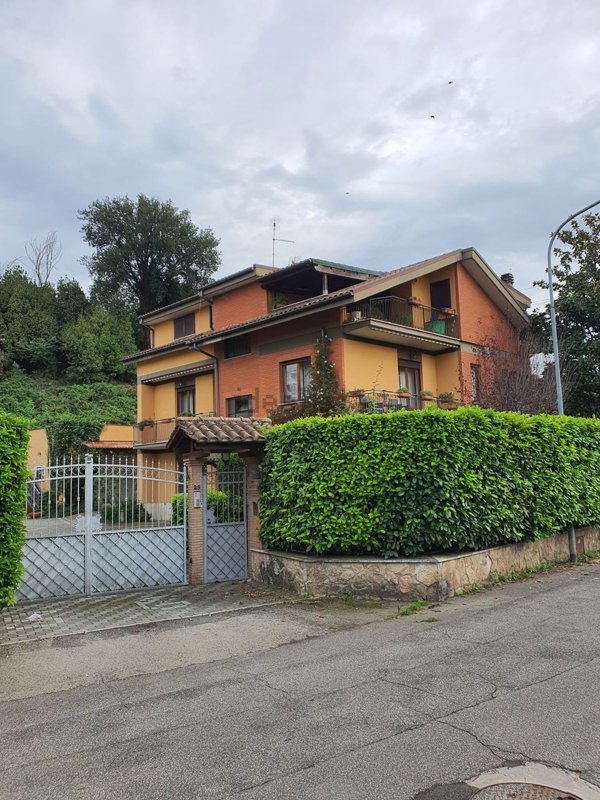 appartamento in vendita a Guidonia Montecelio in zona Marco Simone