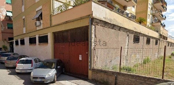 locale di sgombero in vendita a Guidonia Montecelio in zona Setteville