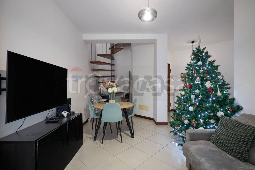 appartamento in vendita a Guidonia Montecelio in zona Guidonia