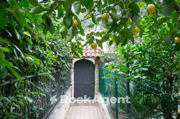 casa indipendente in vendita a Guidonia Montecelio in zona Setteville