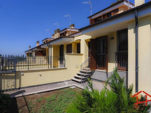 casa indipendente in vendita a Guidonia Montecelio in zona Marco Simone