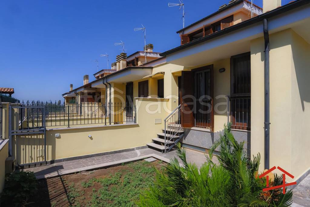 casa indipendente in vendita a Guidonia Montecelio in zona Marco Simone