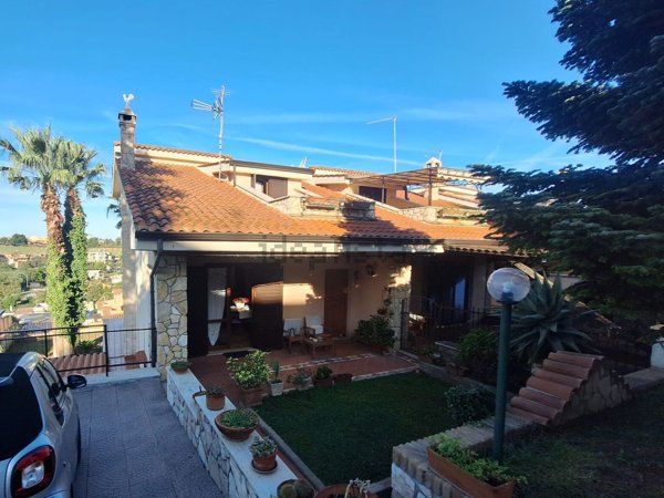 casa indipendente in vendita a Guidonia Montecelio in zona Marco Simone