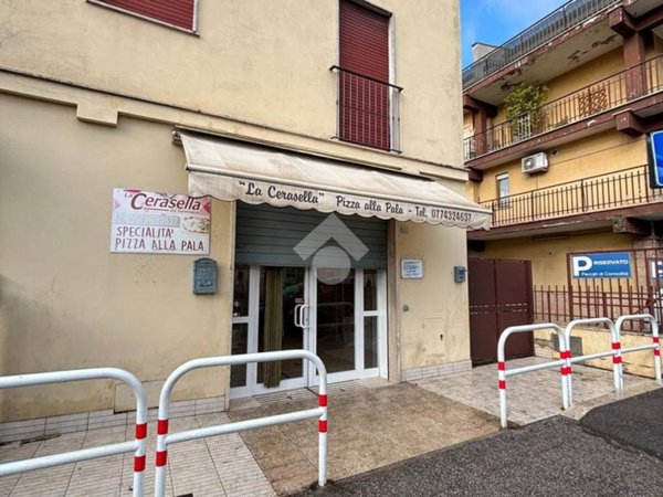 negozio in vendita a Guidonia Montecelio in zona Villanova