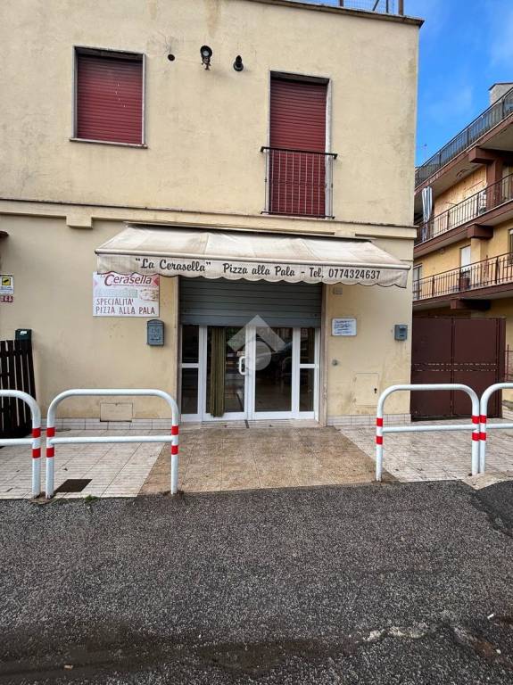 negozio in vendita a Guidonia Montecelio in zona Villanova