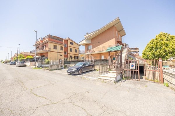 locale di sgombero in vendita a Guidonia Montecelio in zona Guidonia