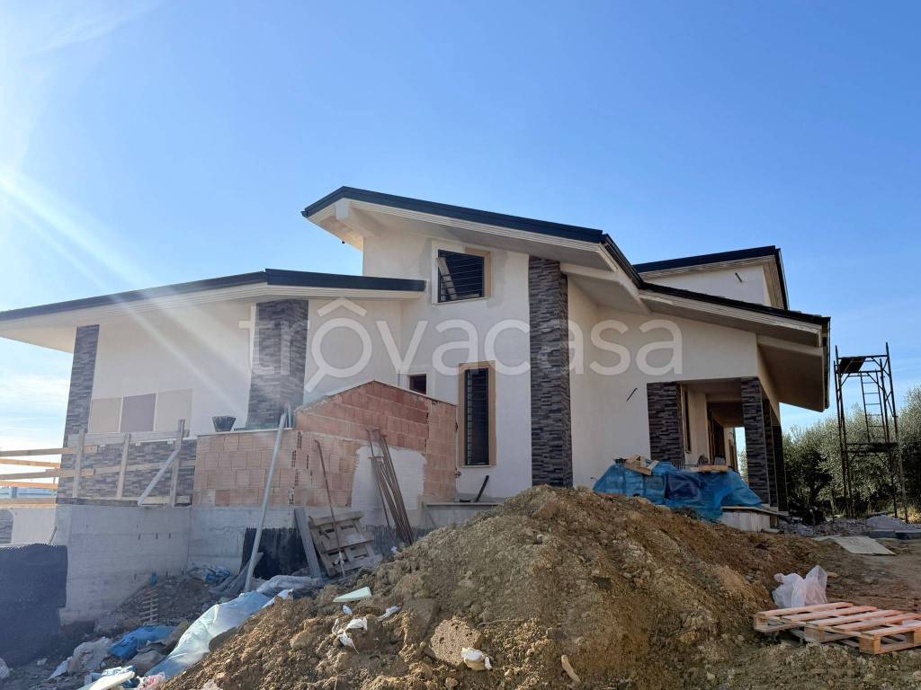 casa indipendente in vendita a Guidonia Montecelio in zona Montecelio