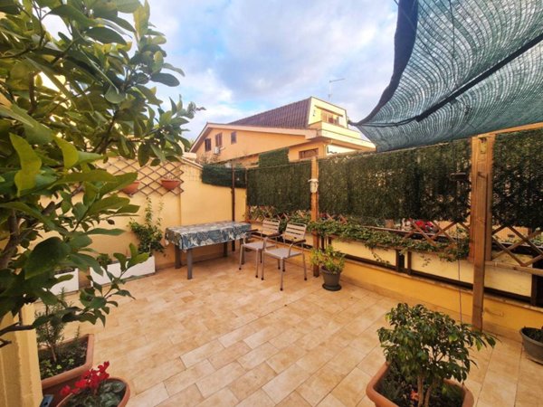 casa indipendente in vendita a Guidonia Montecelio in zona Colleverde