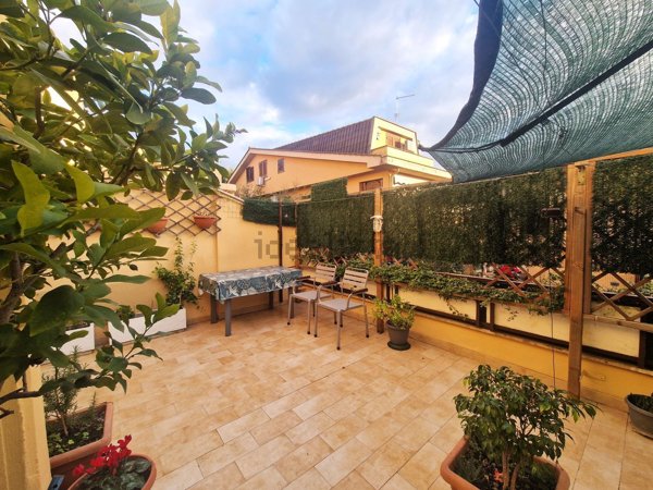 casa indipendente in vendita a Guidonia Montecelio in zona Colleverde