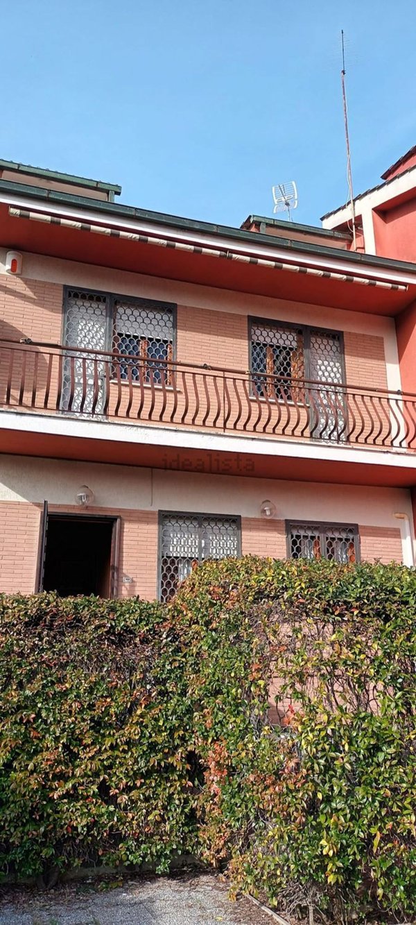 casa indipendente in vendita a Guidonia Montecelio in zona Guidonia