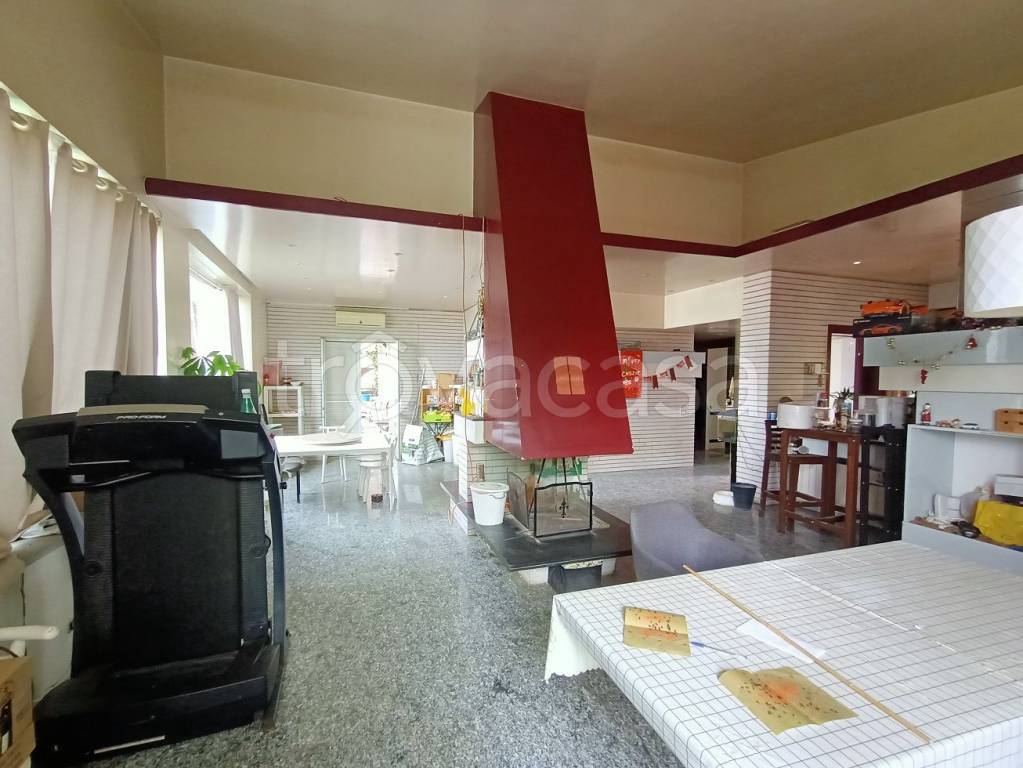 casa indipendente in vendita a Guidonia Montecelio in zona Guidonia