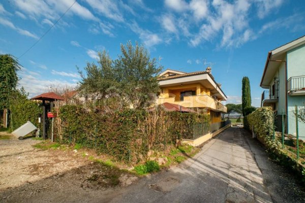 casa indipendente in vendita a Guidonia Montecelio in zona Montecelio