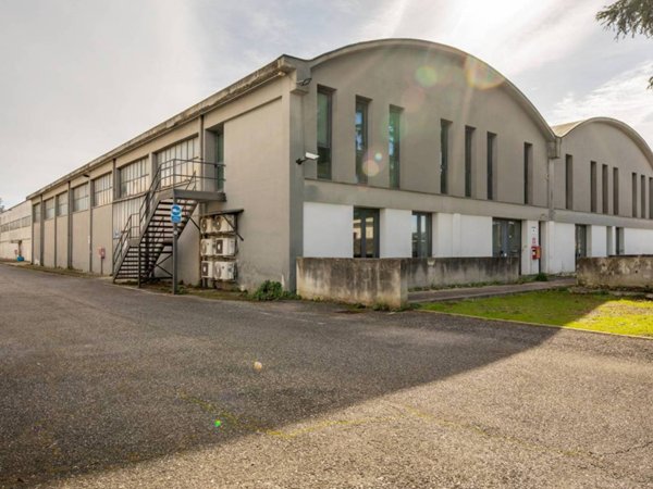 locale commerciale in vendita a Guidonia Montecelio in zona Guidonia